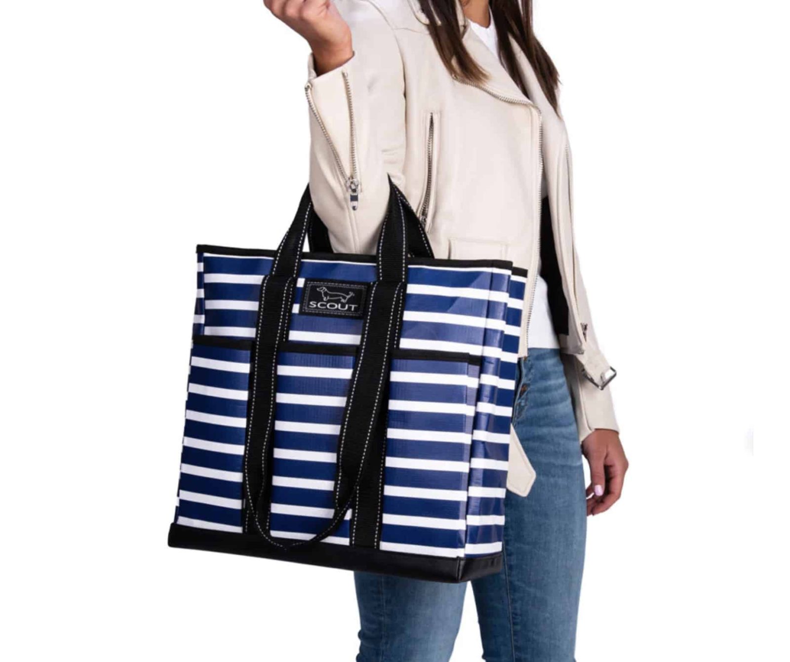 Women with striped market tote